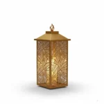Lampion Złoty Liść w złotym kolorze, z laserowo wycinanym wzorem liści, stal malowana proszkowo, dekoracyjny uchwyt w kształcie płomienia, podświetlenie wewnętrzne