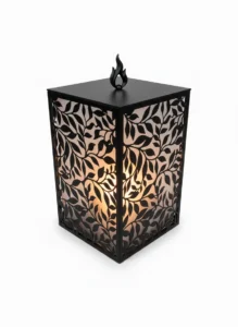 Lampion roślinny Płomień – metalowy lampion ogrodowy z plexi i pokrywą