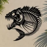 Dekoracja ścienna metalowa w kształcie mrocznej, szkieletowej piranii z otwartą paszczą