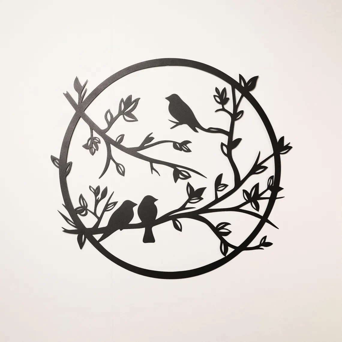 Dekoracja ścienna metalowa Ptasi Okrąg – okrąg z ptakami siedzącymi na gałęziach