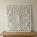 Panel dekoracyjny metalowy biały geometryczny symetryczny ażurowy na ścianę