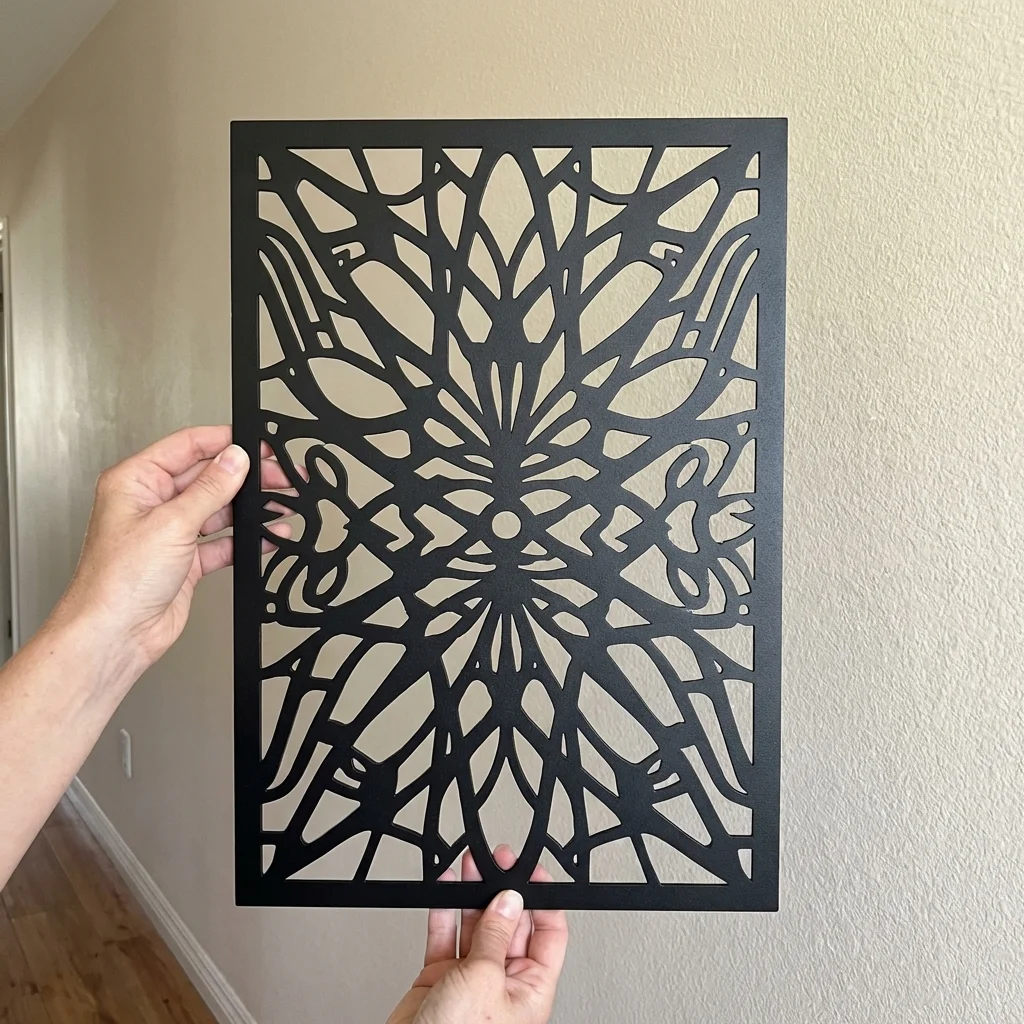 Panel Dekoracyjny Metalowy Czarna Symetria – ażurowy panel ścienny o symetrycznym wzorze