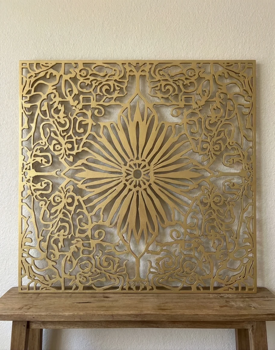 Panel Dekoracyjny Metalowy Kwiat Orientu – ażurowy panel ścienny z orientalnym wzorem