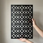 Panel dekoracyjny metalowy czarny geometryczny wzór kratka ażurowy na ścianę