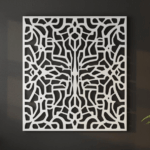 Panel dekoracyjny ażurowy Neuron z metalu, geometryczny wzór inspirowany siecią nerwową, biały