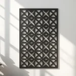 Czarny metalowy panel dekoracyjny Modern Grid z geometrycznym wzorem w stylu nowoczesnej kratownicy, zawieszony na ścianie.
