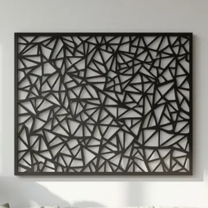 Czarny metalowy panel dekoracyjny „Fragmenty” z geometrycznym wzorem przypominającym rozbite szkło, nowoczesna dekoracja ścienna.