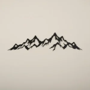 Panel dekoracyjny z metalu w kształcie górskich szczytów, malowany proszkowo na czarno.