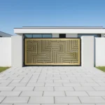 Panel ogrodzeniowy metalowy złoty z geometrycznym wzorem labiryntu – nowoczesny design.