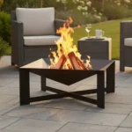 Palenisko ogrodowe kwadratowe Modern 70 cm z płonącym ogniem na tarasie