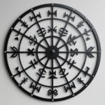 Metalowa dekoracja ścienna Rune Circle C – nordycki krąg z symbolami