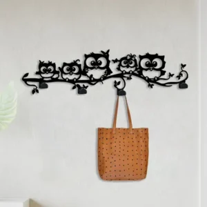Metalowy wieszak ścienny Sowy na Gałęzi z dekoracyjnym motywem pięciu sów siedzących na gałęzi