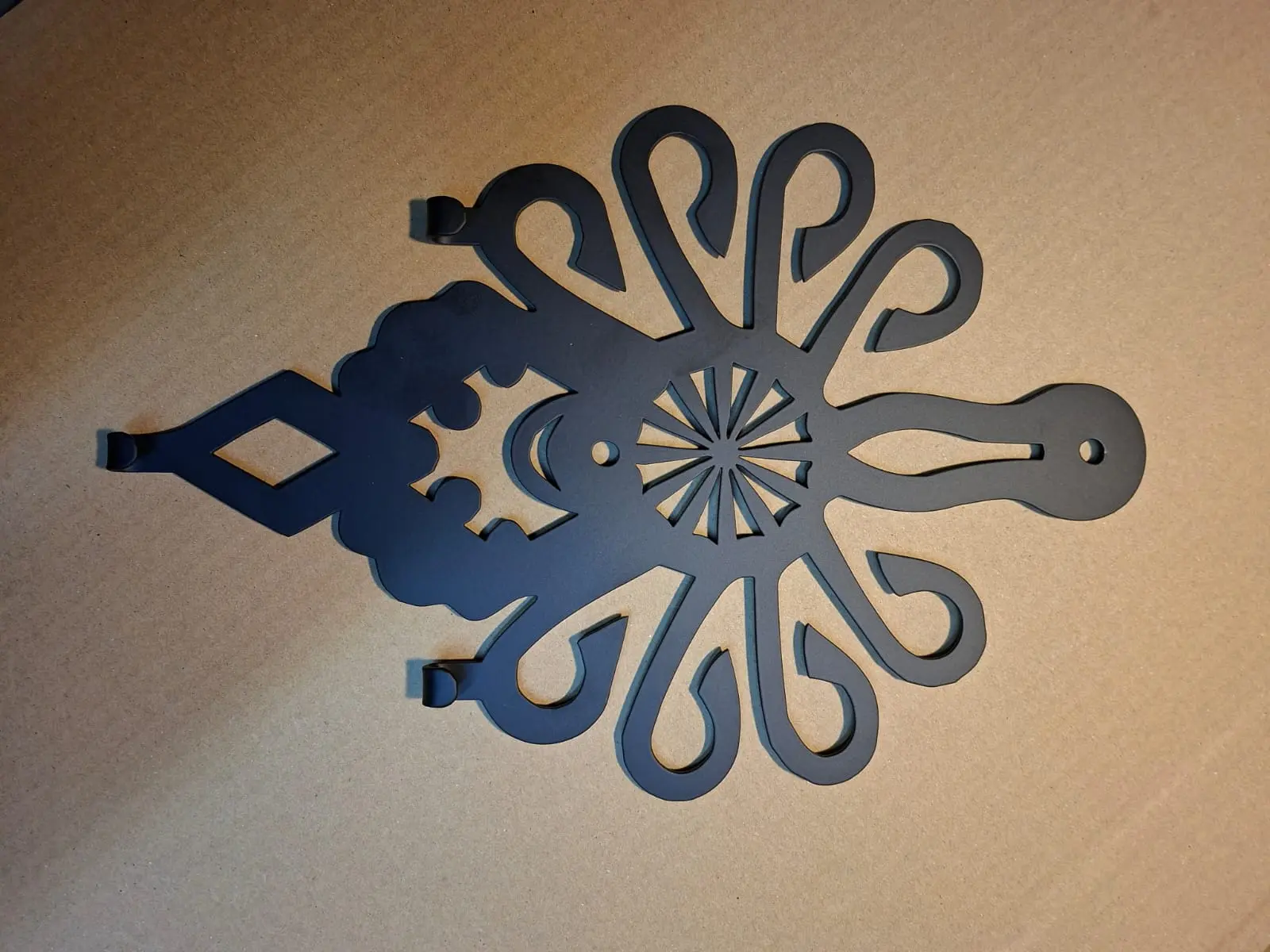 Metalowa parzenica góralska – wzór podhalański wycinany laserowo