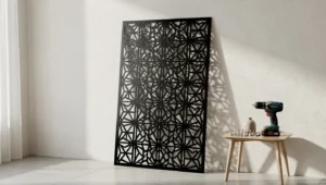 Czy metalowe dekoracje ścienne są ciężkie i jakie kołki zastosować do ich montażu