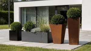 Donice metalowe kwadratowe, prostokątne, trapezowe i slim w nowoczesnym ogrodzie
