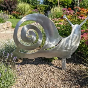 Dekoracja ogrodowa ślimak do wbicia w ziemię Spiralny Ślimak Ogrodowy – metalowy ślimak ze spiralną muszlą