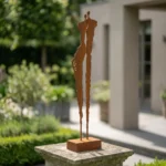 Bliskość wolnostojąca rzeźba ogrodowa – artystyczna dekoracja z metalu w wykończeniu corten