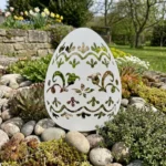 Ogrodowa dekoracja metalowa Ogrodowe Jajko Wiosenne do wbicia w ziemię na rabacie