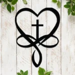 krzyż metalowy na ścianę w kształcie serca – dekoracja religijna z metalu