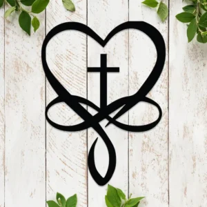krzyż metalowy na ścianę w kształcie serca – dekoracja religijna z metalu
