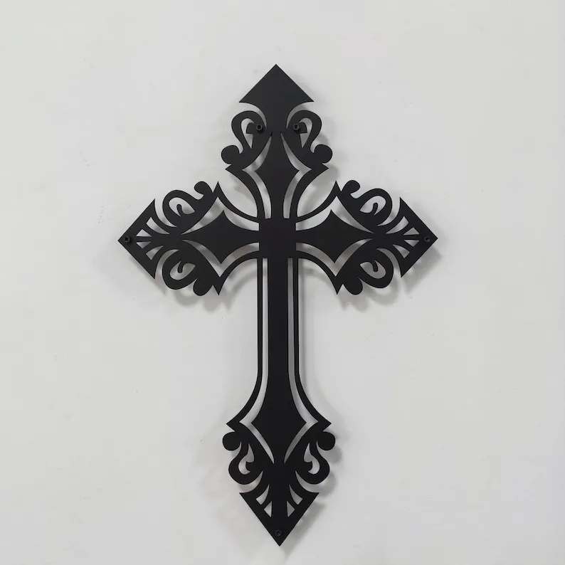 Krzyż metalowy na ścianę – ornamentalny klasyczny wzór