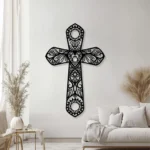 Krzyż metalowy na ścianę z ażurowym ornamentem – czarna dekoracja ścienna z metalu