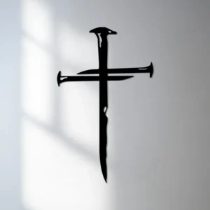 Krzyż metalowy na ścianę z motywem gwoździ – dekoracja ścienna z metalu