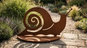 Rzeźba wolnostojąca ślimak Spiralny Ślimak – cortenowa dekoracja ogrodowa na podstawie