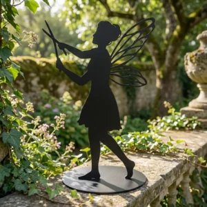 Metalowa dekoracja wolnostojąca wróżka Artystka Natury – rzeźba ogrodowa ze skrzydłami i nożyczkami