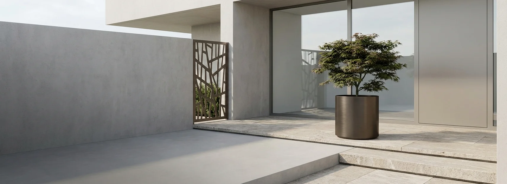 Przestrzeń Premium – nowoczesna aranżacja z metalową donicą przy wejściu