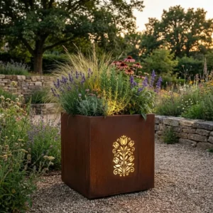 Donica LED kaszubska z podświetlanym wzorem kaszubskiego tulipana w ogrodzie