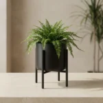 Donica metalowa na stojaku Linea czarna – nowoczesny kwietnik z rośliną, elegancka dekoracja wnętrza