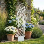 Matka Boża Ogrodowej Ciszy – metalowa dekoracja sakralna do ogrodu