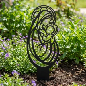 Matka Boża Złotej Czułości – metalowa dekoracja sakralna do ogrodu