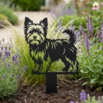 Yorkshire Terrier v4 – Dekoracja Ogrodowa Metalowa wśród lawendy i traw ozdobnych