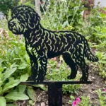 Lagotto v3 – dekoracja ogrodowa metalowa przedstawiająca stojącego psa rasy lagotto