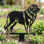 Leonberger v3 – Dekoracja Ogrodowa Metalowa w ogrodowej rabacie