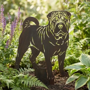 Shar pei v3 – Dekoracja Ogrodowa Metalowa w rabacie z lawendą i hostami