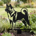 Akita amerykańska v2 – metalowa dekoracja ogrodowa do wbicia w ziemię
