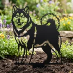 Alaskan Malamute v3 – metalowa dekoracja ogrodowa do wbicia w ziemię