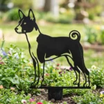 Basenji v2 – metalowa dekoracja ogrodowa do wbicia w ziemię