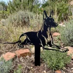 Cirneco dell’Etna – metalowa dekoracja ogrodowa do wbicia w ziemię