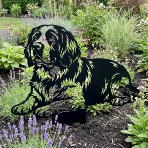 Clumber Spaniel – metalowa dekoracja ogrodowa do wbicia w ziemię