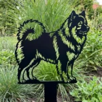 Eurasier v3 – metalowa dekoracja ogrodowa do wbicia w ziemię