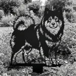 Eurasier v4 – metalowa dekoracja ogrodowa do wbicia w ziemię