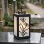 Znicz metalowy Lilie 25 × 15 × 15 cm czarny